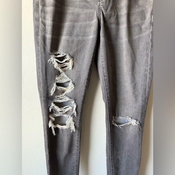 AEO Distressed Gray Women Jeans - Picture 4 of 7
